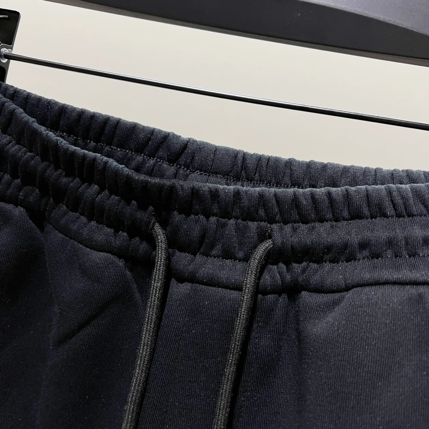 P260 chromehearts/Chrome heart selected 400g custom fabric sweatpants, classic side patch cross embroidery🪡hardware crafts logo, official synchronization, 1:1 original mold opening, fashion personality, versatile trend, pure original quality, original washed fabric, tag, collar label, washed wheat, complete three labels, color: black, gray. Size: M-3XL